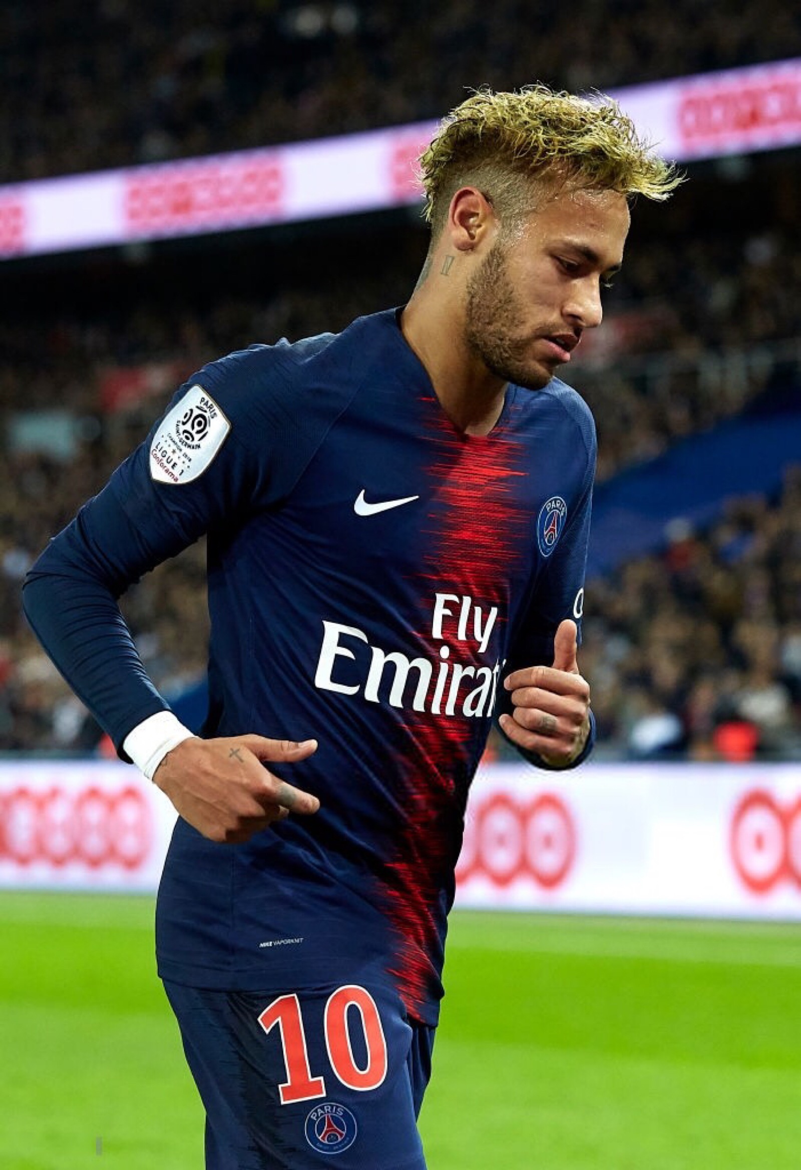 他在左半空 他在左半空